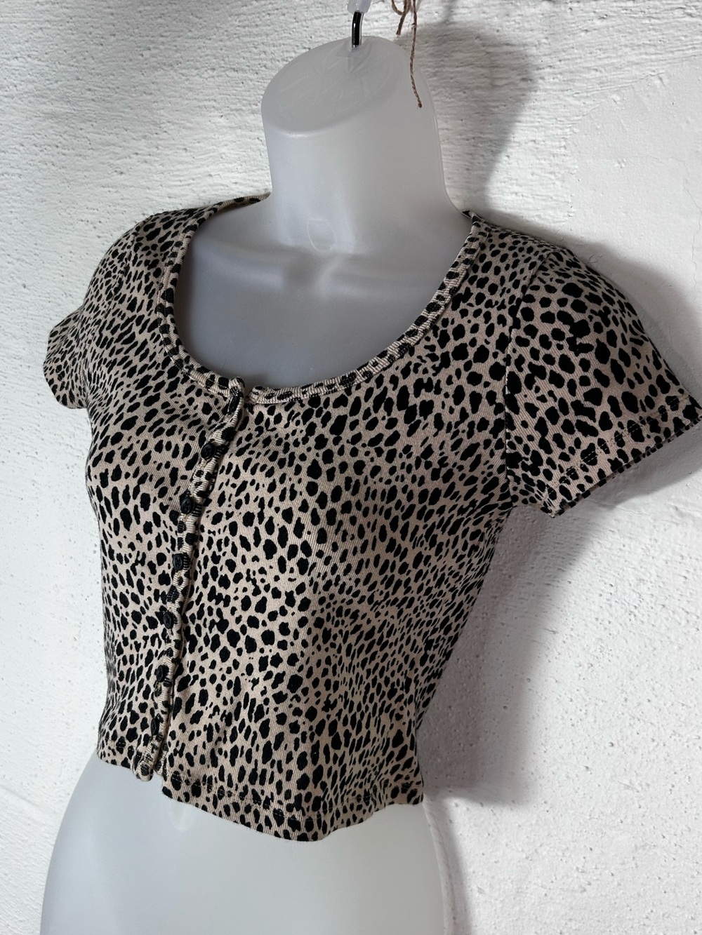 Leopard button up crop